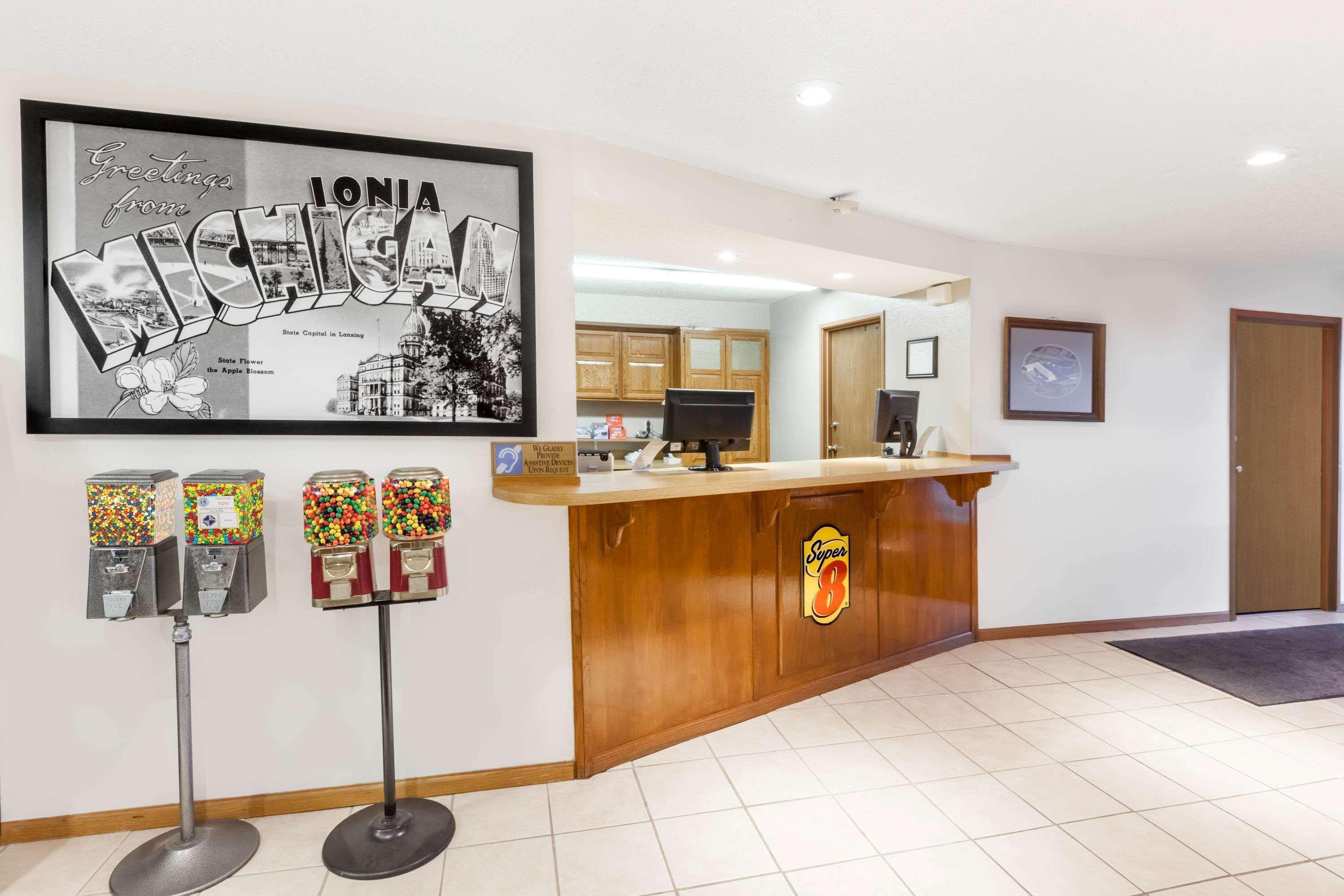 Super 8 By Wyndham Ionia Mi Exterior foto