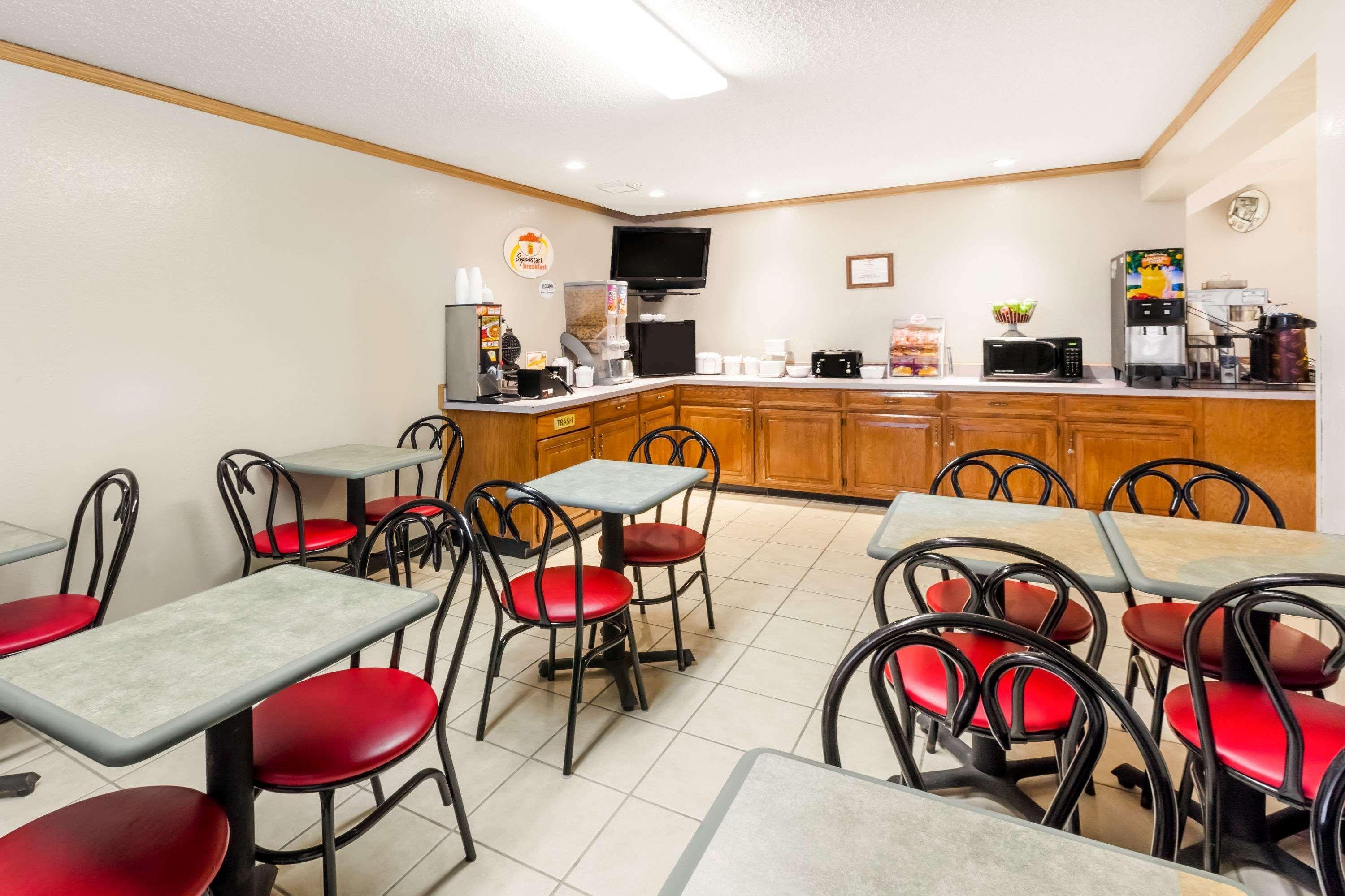 Super 8 By Wyndham Ionia Mi Exterior foto