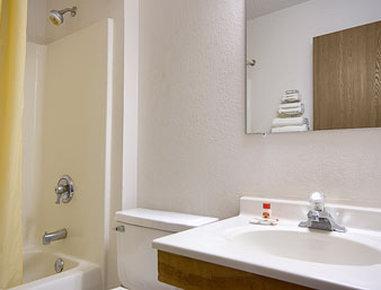 Super 8 By Wyndham Ionia Mi Exterior foto
